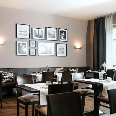 Kleiner Yachthafen Hotel Brunsbuttel
